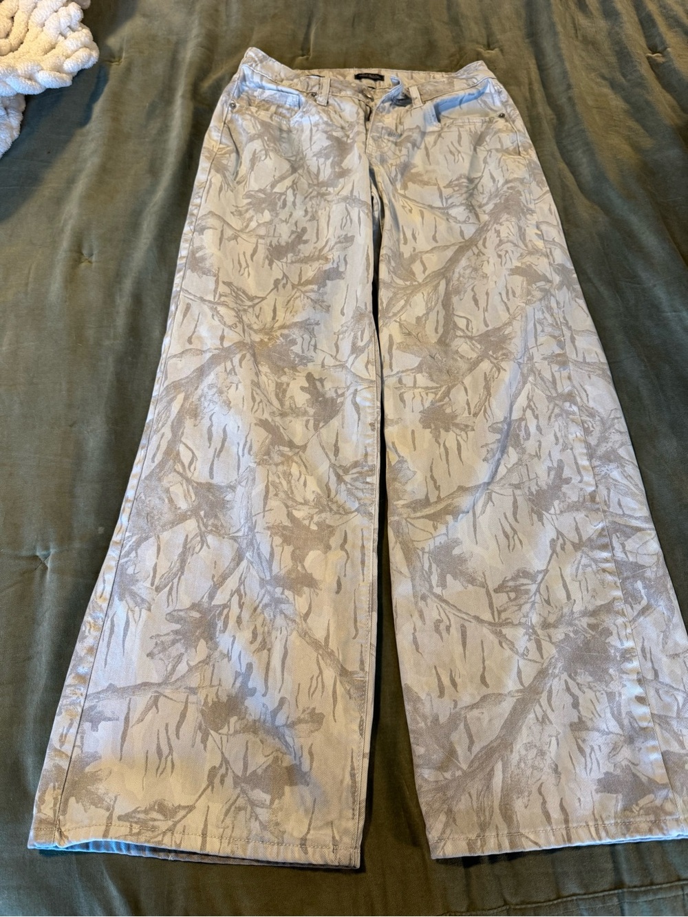 Wild fable / target women’s cameo Wide-Leg Pants. Size 25